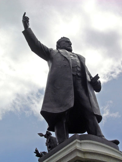 The statue of Richard Seddon, New Zeland's longest serving Prime Minister who led the great reforming governments betwtween 1893 and 1906. The statue is in front of the Parliament in Wellington (Court