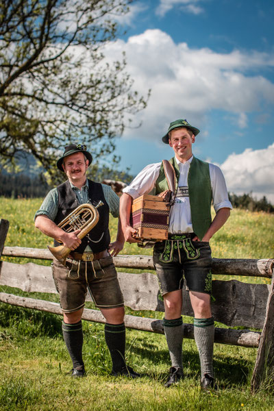 Akkordeonspieler buchen mit seiner steirischen Harmonika