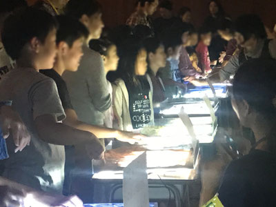 子ども向けのサンドアートの体験会