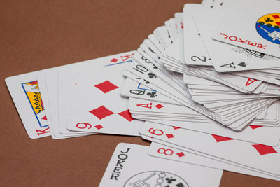 Akzeptanz mit schlechten Karten gut spielen