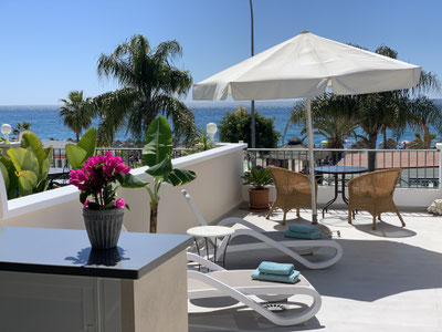 spain-frigiliana-holidays. Rent beautiful apartments and villas with private pool and garden with view to the sea and burriana beach. Nerja and Frigiliana. Puerto Blanquillo. In front of the beach.