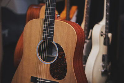 Instrumente für den Gitarrenunterricht in München Hadern