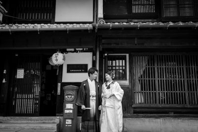 和装ロケーションフォトを川原町の街並みで撮影。岐阜・各務原でフォトウェディングならひでんちで。