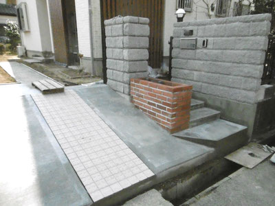 外構工事　施工後　玄関前階段工事　スロープ　　千葉県　佐倉市　リフォーム　スリーエイトホーム　