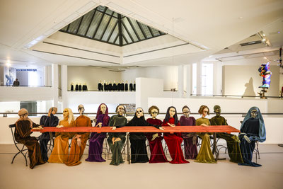 Eva Aeppli, La Table_Die Tafel, 1965–67, © Susanne Gyger, Luzern, Foto Christoph Reichwein