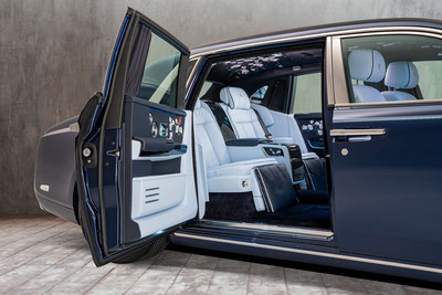 MAG Lifestyle Magazin Rolls Royce Phantom Rose Luxus Autos Luxusautos Bespoke Meisterwerk Kunstwerk