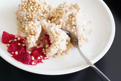 Geschichtetes Erdbeer-Dessert | fruchtig, clean & natürlich gesüßt