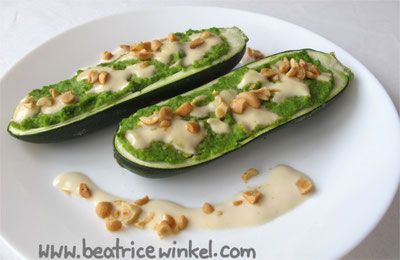 vegane gefüllte Zucchini mit Erbsen-Hummus