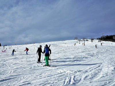 Gruppe im Feldberg Skigebiet - Skifahren und Snowboarden im Ferienlager mit Erlebnisfahrten