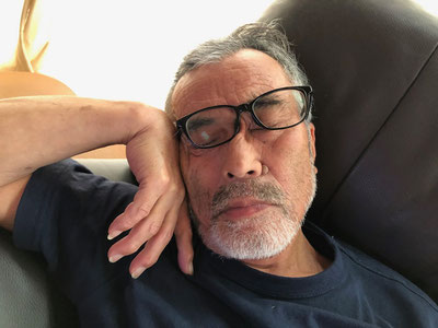 ちょっとお茶目なBOSSの写真。眼鏡ずれてチーンzzz