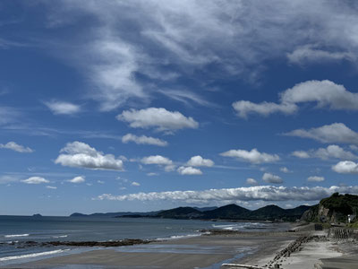 これは火曜の14:30くらい！午前中雨だったのに梅雨じゃないくらい青空になりました！