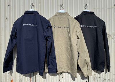 バックデザインもシンプル系。