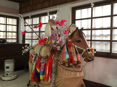 照島神社のお馬さん。随分昔にエビスさん作って今も置いてありますよ～！
