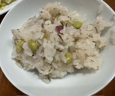 もち米が余っていたのでおこわ的な(笑) うーん。思ってたより普通のご飯でした。