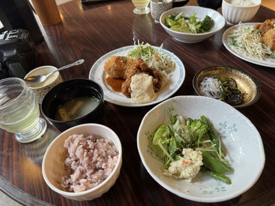 サラダバーランチめちゃお腹パンパン!