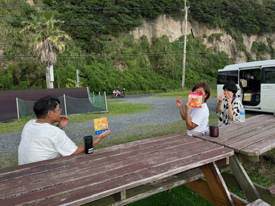 もぐもぐ、おやつタイム🎵エビせんも美味しかった～～