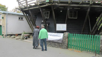 Jetzt hängst unser Banner vor der Bergmühle!