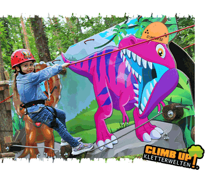 Kind klettert im KIDS-Park am Dino-Element – in den CLIMB UP! - Kletterwelten