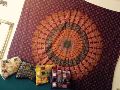 Mandala Wandtuch in rot von Karmandala