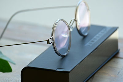 ◎フレーム：LINDBERG／Harley　◎レンズ：Nikon／LOHAS100 1.60 Transitions Style COLORS