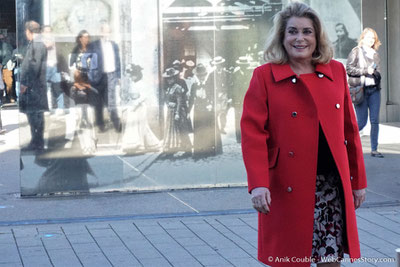 Catherine Deneuve,  lors du remake de "Sortie d'Usine"  - Festival Lumière - Lyon - Octobre 2016 - Photo © Anik Couble