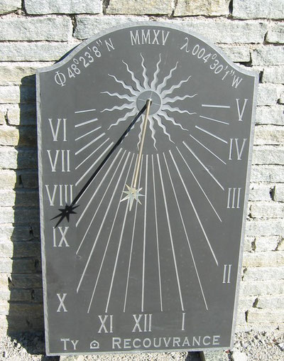 sundial-slate-dial-sundials-vertical-brest-engraved-facade