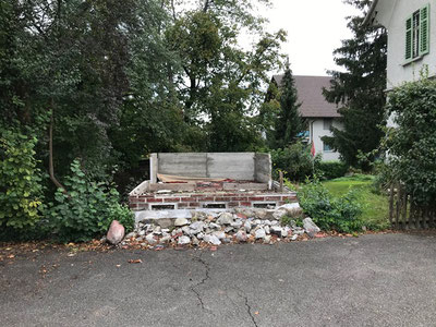 Das Gartenhäuschen hat ein neues Zuhause bekommen. Bild: Barbara Tudor
