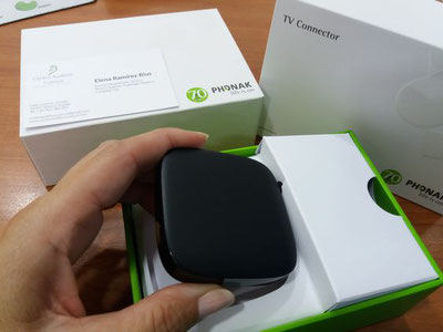 TV Connector convierte tus audífonos Phonak en auriculares inalámbricos.