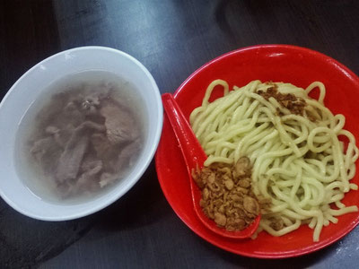 Great noodles at Bakso Akiaw 99 in Jakarta (Photo by Gabriele Ferrando)