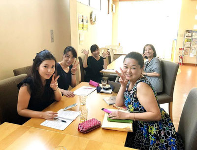 経営者勉強会で受講者と一緒に