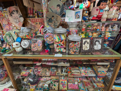懐かしい昭和グッズの展示（人形の蔵）