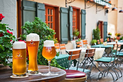 Blick auf den schönen Speisesaal im Restaurant Gassl Bräu in Klausen in Südtirol