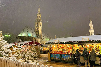 Traditioneller Christkindlmarkt in Bozen: Weihnachtszauber auf dem Waltherplatz