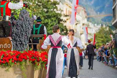 Der Festumzug beim Traubenfest in Meran, Südtirol