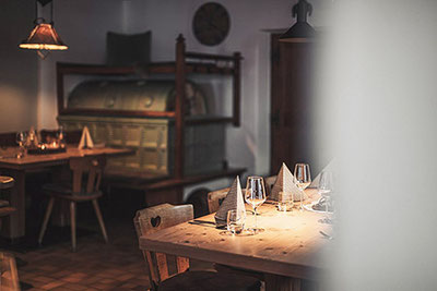 Veduta della stube del ristorante Mesnhöf a Rio Bianco in Valle Aurina, Alto Adige