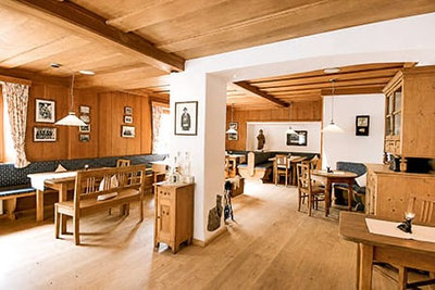 Blick in die Gaststube des Restaurant Lamm Mitterwirt in St. Martin in Passeier