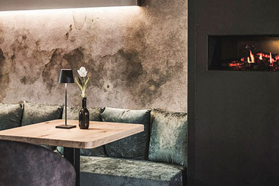 SomVino Lounge, Bar & Restaurant in Dorf Tirol, Südtirol: Ein Ort für Weinliebhaber und FeinschmeckerInnen