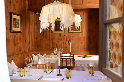 Blick in die historische Stube im Restaurant Turmwirt in Gufidaun