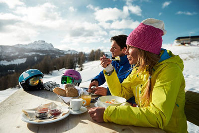 Frühstück mit Pulverschnee in Alta Badia - Dolomiten-Sonnenaufgang und Skifahren auf unberührten Pisten