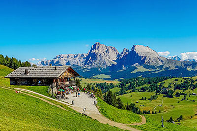 La baita Tschötsch Alm è una bellissimo rifugio sull'Alpe di Siusi, in Alto Adige