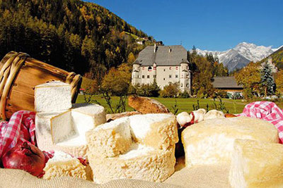 Ski & Cheese auf dem Speikboden: Südtiroler Käsespezialitäten auf der Piste im Ahrntal 