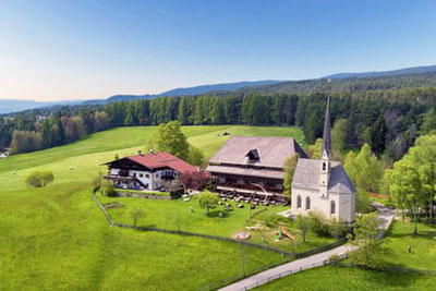 Vista dell'hotel e ristorante Ansitz Kematen a Collalbo sul Renon in Alto Adige
