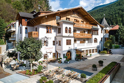 Außenansicht vom Hotel Spanglwirt in Sand in Taufers in Südtirol