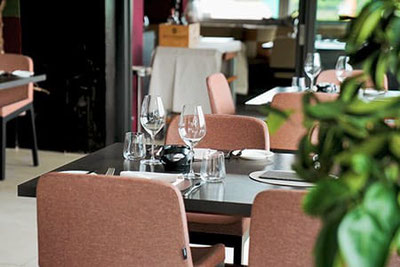Blick in den Speisesaal vom Restaurant Ritterhof in Kaltern in Südtirol  