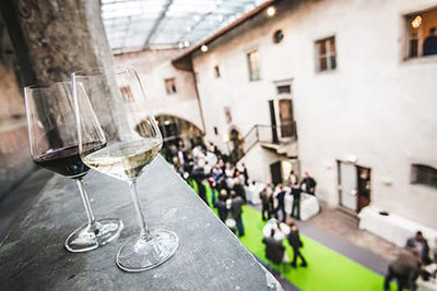 Blick in den Innenhof von Schloss Maretsch im Zuge der Bozner Weinkost - Gourmet Südtirol
