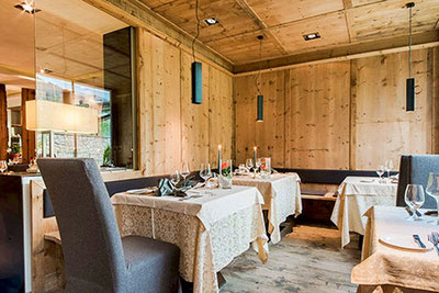 Vista della bellissima sala ristorante del Ristorante Hotel Kirchsteiger a Foiana in Alto Adige