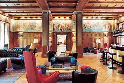 Blick in die bekannte Laurin Bar in Bozen im Hotel Laurin