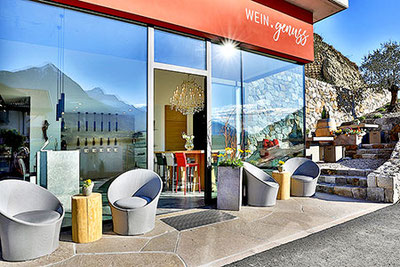 Blick auf die WEIN.genuss - WineLounge & store in Schenna in Südtirol