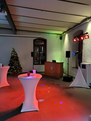DJane Jutta kommt für euchzu Charles Eventlocation in Aachen und erstellt den Soundtrack für eure Party