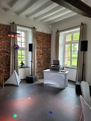 DJane Juttas Technik für Hochzeiten auf Burg Obbendorf in Niederzier bei Jülich